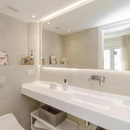 Spaces Oasis Suites- 4 Bedroom, 4 Ensuite Bathrooms, Terrace, Pool, Centre Sitges