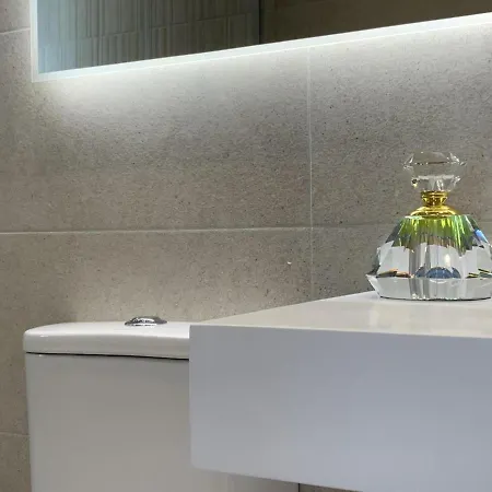 Spaces Oasis Suites- 4 Bedroom, 4 Ensuite Bathrooms, Terrace, Pool, Centre *