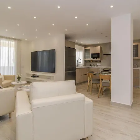 Spaces Oasis Suites- 4 Bedroom, 4 Ensuite Bathrooms, Terrace, Pool, Centre