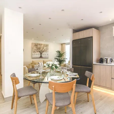 Spaces Oasis Suites- 4 Bedroom, 4 Ensuite Bathrooms, Terrace, Pool, Centre Lejlighed