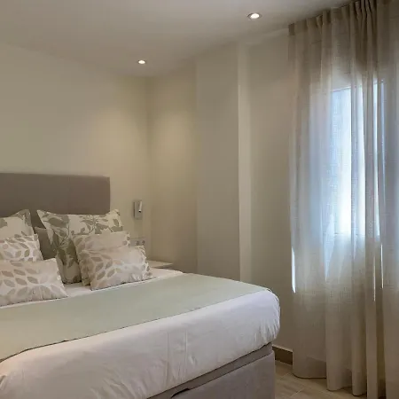 Spaces Oasis Suites- 4 Bedroom, 4 Ensuite Bathrooms, Terrace, Pool, Centre Lejlighed Sitges