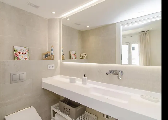 Spaces Oasis Suites- 4 Bedroom, 4 Ensuite Bathrooms, Terrace, Pool, Centre Sitges