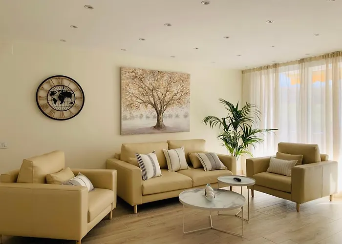 Spaces Oasis Suites- 4 Bedroom, 4 Ensuite Bathrooms, Terrace, Pool, Centre *