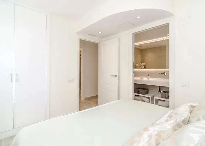 Spaces Oasis Suites- 4 Bedroom, 4 Ensuite Bathrooms, Terrace, Pool, Centre