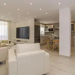 Spaces Oasis Suites- 4 Bedroom, 4 Ensuite Bathrooms, Terrace, Pool, Centre