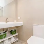 Spaces Oasis Suites- 4 Bedroom, 4 Ensuite Bathrooms, Terrace, Pool, Centre