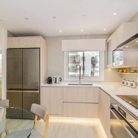 Apartment Spaces Oasis Suites- 4 Bedroom, 4 Ensuite Bathrooms, Terrace, Pool, Centre Sitges