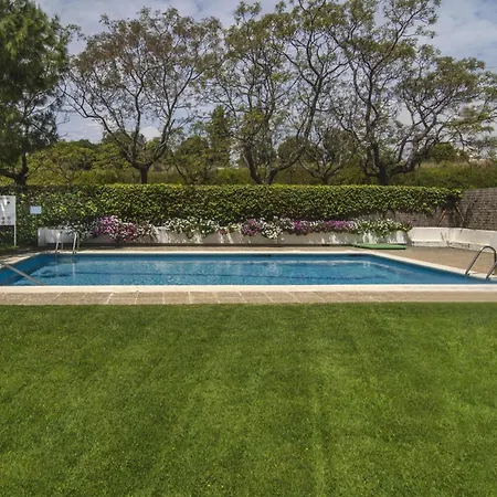Spaces Oasis Suites- 4 Bedroom, 4 Ensuite Bathrooms, Terrace, Pool, Centre Apartment
