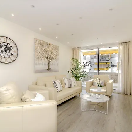 Spaces Oasis Suites- 4 Bedroom, 4 Ensuite Bathrooms, Terrace, Pool, Centre Apartment