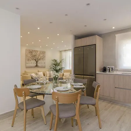 Spaces Oasis Suites- 4 Bedroom, 4 Ensuite Bathrooms, Terrace, Pool, Centre * Sitges