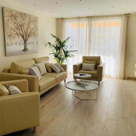 Spaces Oasis Suites- 4 Bedroom, 4 Ensuite Bathrooms, Terrace, Pool, Centre