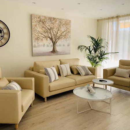 Spaces Oasis Suites- 4 Bedroom, 4 Ensuite Bathrooms, Terrace, Pool, Centre Apartment