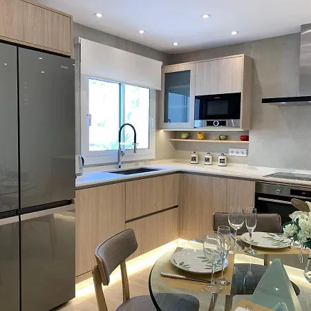 Apartment Spaces Oasis Suites- 4 Bedroom, 4 Ensuite Bathrooms, Terrace, Pool, Centre Sitges