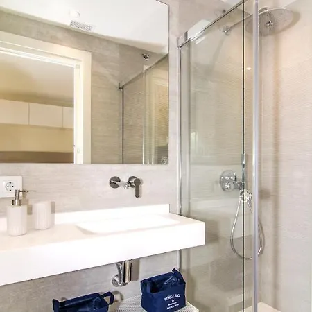 Spaces Oasis Suites- 4 Bedroom, 4 Ensuite Bathrooms, Terrace, Pool, Centre Sitges