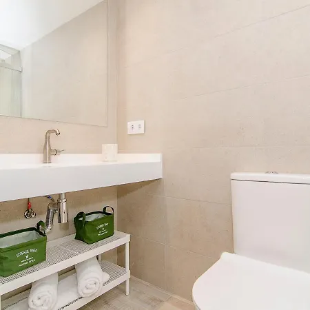 Spaces Oasis Suites- 4 Bedroom, 4 Ensuite Bathrooms, Terrace, Pool, Centre