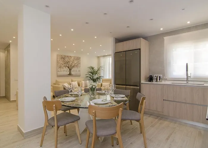 Spaces Oasis Suites- 4 Bedroom, 4 Ensuite Bathrooms, Terrace, Pool, Centre * Sitges