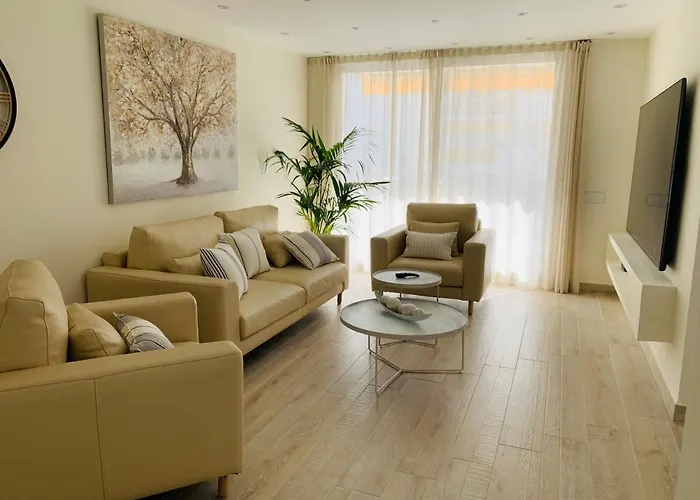 Spaces Oasis Suites- 4 Bedroom, 4 Ensuite Bathrooms, Terrace, Pool, Centre