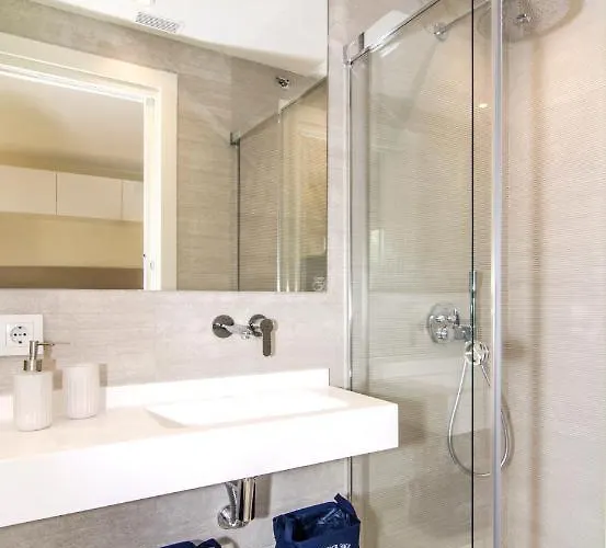 Spaces Oasis Suites- 4 Bedroom, 4 Ensuite Bathrooms, Terrace, Pool, Centre Sitges