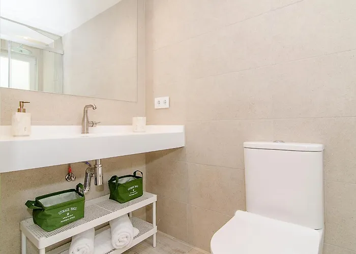 Spaces Oasis Suites- 4 Bedroom, 4 Ensuite Bathrooms, Terrace, Pool, Centre