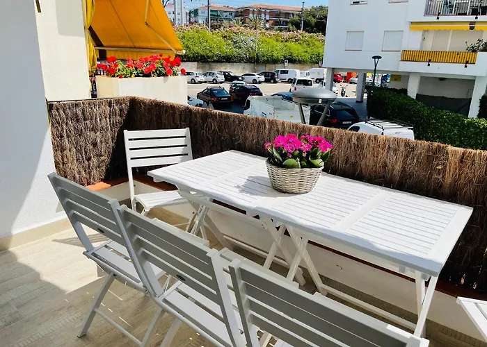 Spaces Oasis Suites- 4 Bedroom, 4 Ensuite Bathrooms, Terrace, Pool, Centre * Sitges