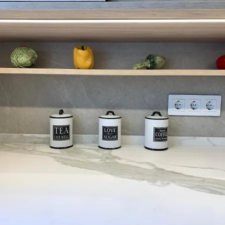 Spaces Oasis Suites- 4 Bedroom, 4 Ensuite Bathrooms, Terrace, Pool, Centre דירה *