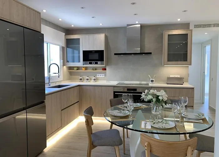 Spaces Oasis Suites- 4 Bedroom, 4 Ensuite Bathrooms, Terrace, Pool, Centre Apartament *