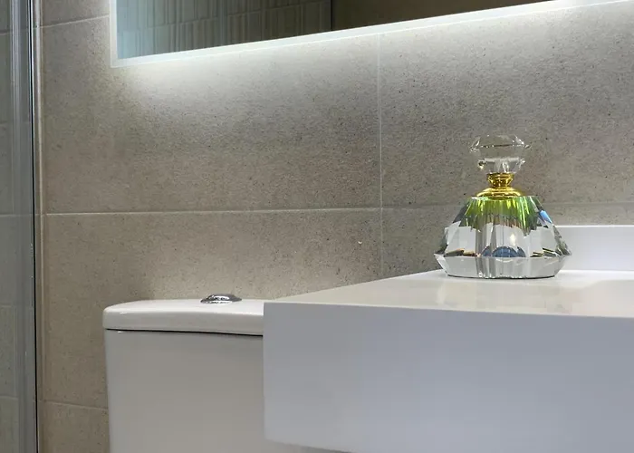 Spaces Oasis Suites- 4 Bedroom, 4 Ensuite Bathrooms, Terrace, Pool, Centre *